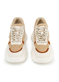 Damskie sneakersy ze sztucznym futrem biało-beżowe ze sklepu WITTCHEN w kategorii Buty sportowe damskie - zdjęcie 148405467