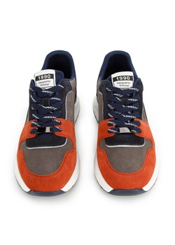 Męskie sneakersy z odblaskową wstawką szaro-pomarańczowe ze sklepu WITTCHEN w kategorii Buty sportowe męskie - zdjęcie 148405506