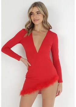 Czerwona Dopasowana Sukienka Mini z Piórkami na Dole Pertitlaa ze sklepu Born2be Odzież w kategorii Sukienki - zdjęcie 148431778