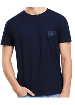 Koszulka TOMMY HILFIGER BADGE BLACK IRIS ze sklepu zantalo.pl w kategorii T-shirty męskie - zdjęcie 148489886