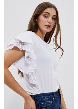 Biała bluzka z falbaną na ramionach 4001, Kolor biały, Rozmiar XS, Moodo ze sklepu Primodo w kategorii Bluzki damskie - zdjęcie 148677627