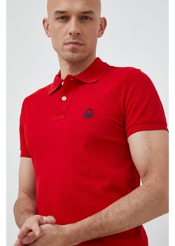 United Colors of Benetton polo bawełniane kolor czerwony z aplikacją ze sklepu ANSWEAR.com w kategorii T-shirty męskie - zdjęcie 148696588