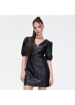 Cropp - Czarna sukienka z imitacji skóry - Czarny ze sklepu Cropp w kategorii Sukienki - zdjęcie 148984197