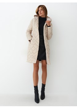 Mohito - Kremowy płaszcz z pikowaniem - Kremowy ze sklepu Mohito w kategorii Kurtki damskie - zdjęcie 149062797