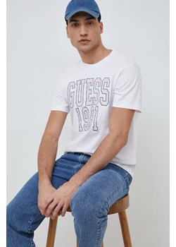 Guess t-shirt bawełniany kolor biały z aplikacją ze sklepu ANSWEAR.com w kategorii T-shirty męskie - zdjęcie 149089536