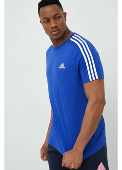 adidas t-shirt bawełniany Essentials kolor niebieski z aplikacją  IC9338 ze sklepu ANSWEAR.com w kategorii T-shirty męskie - zdjęcie 149103949