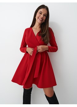 Mohito - Czerwona sukienka mini z wiązaniem - Czerwony ze sklepu Mohito w kategorii Sukienki - zdjęcie 149169425