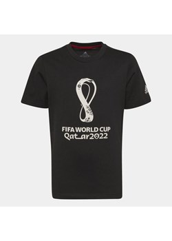 Koszulka juniorska FIFA World Cup 2022 Official Emblem Tee Adidas ze sklepu SPORT-SHOP.pl w kategorii Bluzki dziewczęce - zdjęcie 149174727