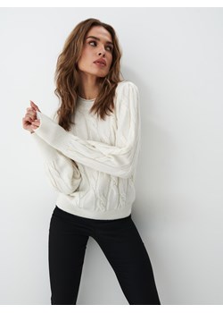 Mohito - Biały sweter z koralikami - Kremowy ze sklepu Mohito w kategorii Swetry damskie - zdjęcie 149185036