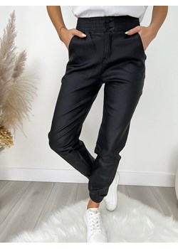 Czarne Woskowane Spodnie ze sklepu ModnaKiecka.pl w kategorii Spodnie damskie - zdjęcie 149193739