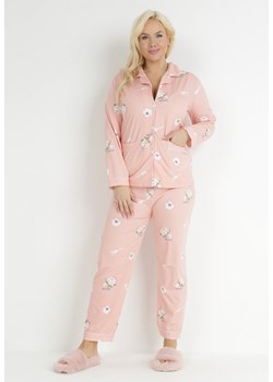 Jasnoróżowy 2-częściowy Komplet Piżamowy z Koszulą i Spodniami z Nadrukiem Yomite ze sklepu Born2be Odzież w kategorii Piżamy damskie - zdjęcie 149421766