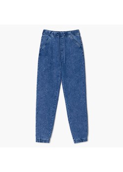 Cropp - Jeansowe joggery slim - niebieski ze sklepu Cropp w kategorii Jeansy damskie - zdjęcie 149463457