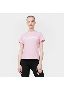 Damski t-shirt z nadrukiem GUESS ESTHER - różowy ze sklepu Sportstylestory.com w kategorii Bluzki damskie - zdjęcie 149470696