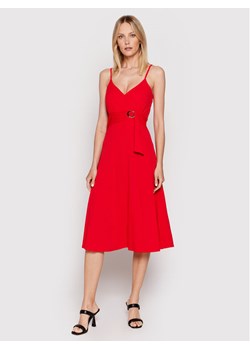 Morgan Sukienka koktajlowa 221-RKARYA Czerwony Regular Fit ze sklepu MODIVO w kategorii Sukienki - zdjęcie 149780849