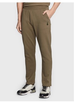 OCAY Spodnie dresowe 22-314085 Zielony Regular Fit ze sklepu MODIVO w kategorii Spodnie męskie - zdjęcie 150128358
