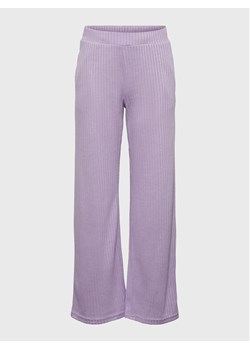 Pieces KIDS Spodnie dresowe Molly 17138653 Fioletowy Regular Fit ze sklepu MODIVO w kategorii Spodnie dziewczęce - zdjęcie 150464716
