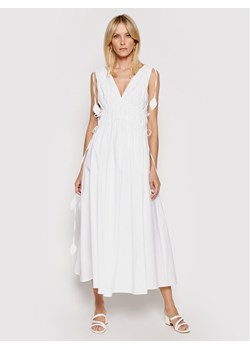 Tory Burch Sukienka letnia Smocked 81578 Biały Regular Fit ze sklepu MODIVO w kategorii Sukienki - zdjęcie 150536057