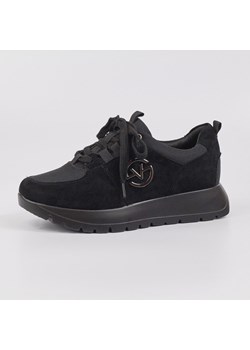 Czarne zamszowe sneakersy damskie na platformie VINCEZA 10924 ze sklepu suzana.pl w kategorii Buty sportowe damskie - zdjęcie 150590378