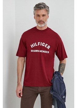 Tommy Hilfiger t-shirt x Shawn Mendes męski kolor bordowy z nadrukiem ze sklepu ANSWEAR.com w kategorii T-shirty męskie - zdjęcie 150620145