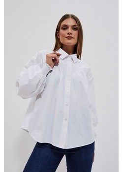 Koszula z bufiastymi rękawami i kołnierzykiem biała ze sklepu Moodo.pl w kategorii Koszule damskie - zdjęcie 150642356