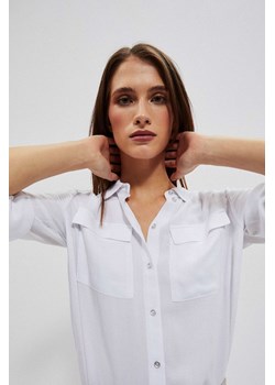 Wiskozowa koszula z kieszeniami biała ze sklepu Moodo.pl w kategorii Koszule damskie - zdjęcie 150644279