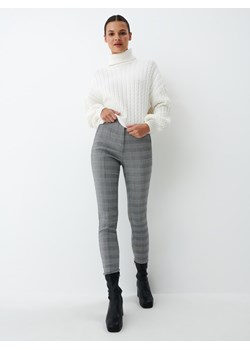 Mohito - Spodnie w kratę - Szary ze sklepu Mohito w kategorii Spodnie damskie - zdjęcie 150660325