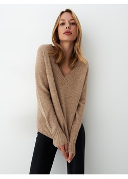 Mohito - Sweter z dekoltem V - Beżowy ze sklepu Mohito w kategorii Swetry damskie - zdjęcie 150660527