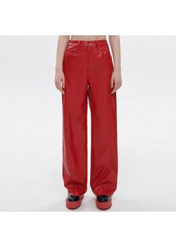 Cropp - Czerwone spodnie z imitacji skóry - Czerwony ze sklepu Cropp w kategorii Spodnie damskie - zdjęcie 150717428
