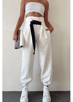 Spodnie sportowe OLIDERA ECRU ze sklepu Ivet Shop w kategorii Spodnie damskie - zdjęcie 150825817