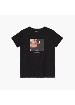 Cropp - Czarny t-shirt z fotoprintem - czarny ze sklepu Cropp w kategorii Bluzki damskie - zdjęcie 150845519