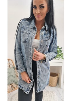 długa kurtka jeansowa katana offside z przetarciami i lampasem - jasny jeans ze sklepu STYLOWO w kategorii Kurtki damskie - zdjęcie 150910337