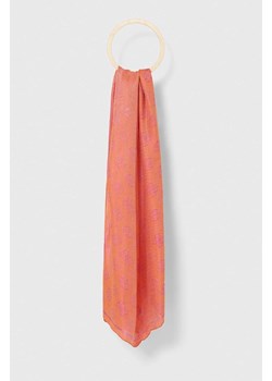 Guess szal damski kolor pomarańczowy wzorzysty ze sklepu ANSWEAR.com w kategorii Szaliki i chusty damskie - zdjęcie 150953439