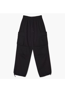 Cropp - Bawełniane spodnie cargo - czarny ze sklepu Cropp w kategorii Spodnie damskie - zdjęcie 151014565