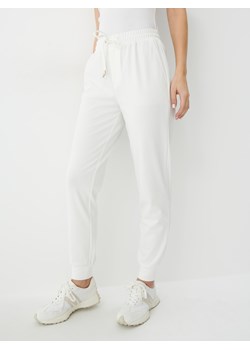 Mohito - Białe spodnie dresowe - kremowy ze sklepu Mohito w kategorii Spodnie damskie - zdjęcie 151069509