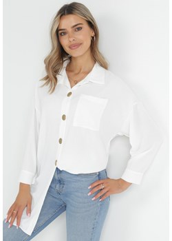 Biała Długa Koszula z Rozcięciami po Bokach i Naszytą Kieszonką Hypallia ze sklepu Born2be Odzież w kategorii Koszule damskie - zdjęcie 151104016