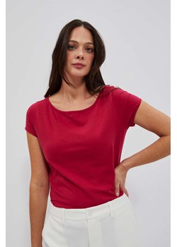 Gładki t-shirt truskawkowy ze sklepu Moodo.pl w kategorii Bluzki damskie - zdjęcie 151335027