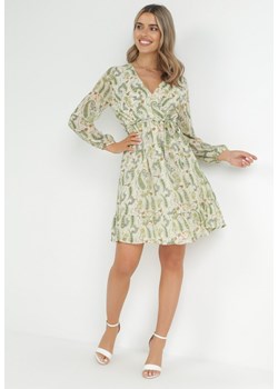 Jasnozielona Sukienka Mini z Gumką w Pasie i Materiałowym Paskiem Matelyn ze sklepu Born2be Odzież w kategorii Sukienki - zdjęcie 151810626