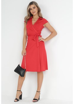 Czerwona Kopertowa Sukienka Midi Wiązana w Talii Mayella ze sklepu Born2be Odzież w kategorii Sukienki - zdjęcie 151810869