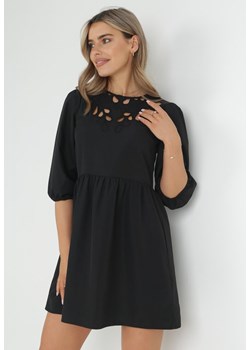 Czarna Taliowana Sukienka Mini z Ażurowymi Wycięciami Przy Dekolcie Chesine ze sklepu Born2be Odzież w kategorii Sukienki - zdjęcie 151810909