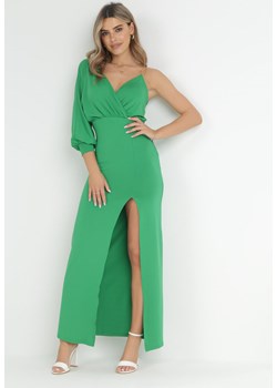 Zielona Asymetryczna Sukienka Maxi na Jedno Ramię z Łańcuszkiem Przy Ramieniu Kesilli ze sklepu Born2be Odzież w kategorii Sukienki - zdjęcie 151932198