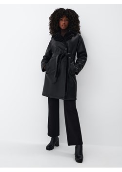 Mohito - Płaszcz z wiązaniem w talii - czarny ze sklepu Mohito w kategorii Płaszcze damskie - zdjęcie 152014505
