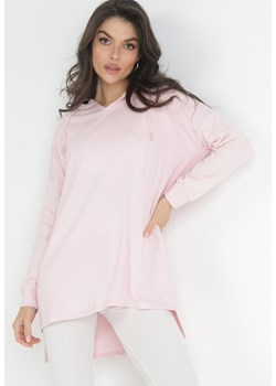 Różowa Bluza z Kapturem z Dłuższym Tyłem Odelline ze sklepu Born2be Odzież w kategorii Bluzy damskie - zdjęcie 152028727