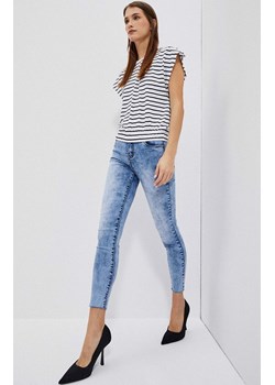 Dopasowane damskie jeansy w kolorze jasnoniebieskim 4020, Kolor niebieski, Rozmiar XS, Moodo ze sklepu Primodo w kategorii Jeansy damskie - zdjęcie 152147126