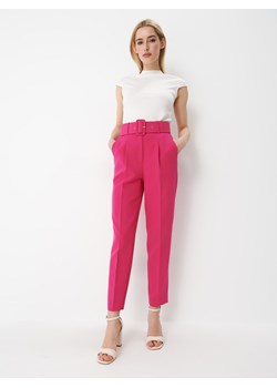 Mohito - Spodnie typu carrot - Różowy ze sklepu Mohito w kategorii Spodnie damskie - zdjęcie 152184595