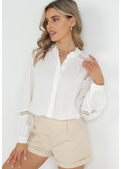 Biała Koszula ze Stójką i Ażurowymi Lamówkami z Wiskozy Mazes ze sklepu Born2be Odzież w kategorii Koszule damskie - zdjęcie 152207168