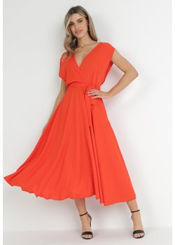Pomarańczowa Sukienka Maxi z Materiałowym Paskiem i Kopertowym Dekoltem Istilla ze sklepu Born2be Odzież w kategorii Sukienki - zdjęcie 152282006