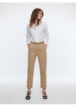 Reserved - Spodnie chino z paskiem - Beżowy ze sklepu Reserved w kategorii Spodnie damskie - zdjęcie 152330745