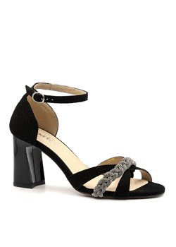 Czarne zamszowe sandały z cyrkoniami KD2496 ze sklepu NESCIOR w kategorii Sandały damskie - zdjęcie 152393458