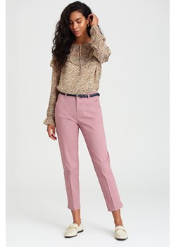 Spodnie chinosy w różowym kolorze ze sklepu Greenpoint.pl w kategorii Spodnie damskie - zdjęcie 152395365
