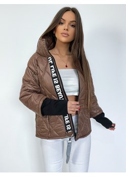 wiosenna kurtka pikowana beauty ze stójką i ozdobną taśmą  - czekolada brąz ze sklepu STYLOWO w kategorii Kurtki damskie - zdjęcie 152472097